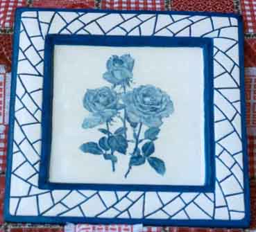 Piastrella con rose blu