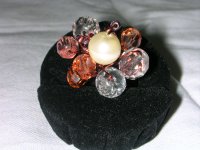 Anello con asoline e perle di vetro