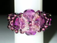 Anello con cristalli e perline ametista