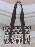Borsa con particolare a Cavandoli