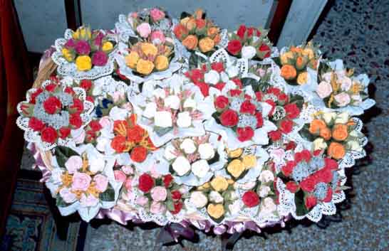 Cesto con bouquet assortiti